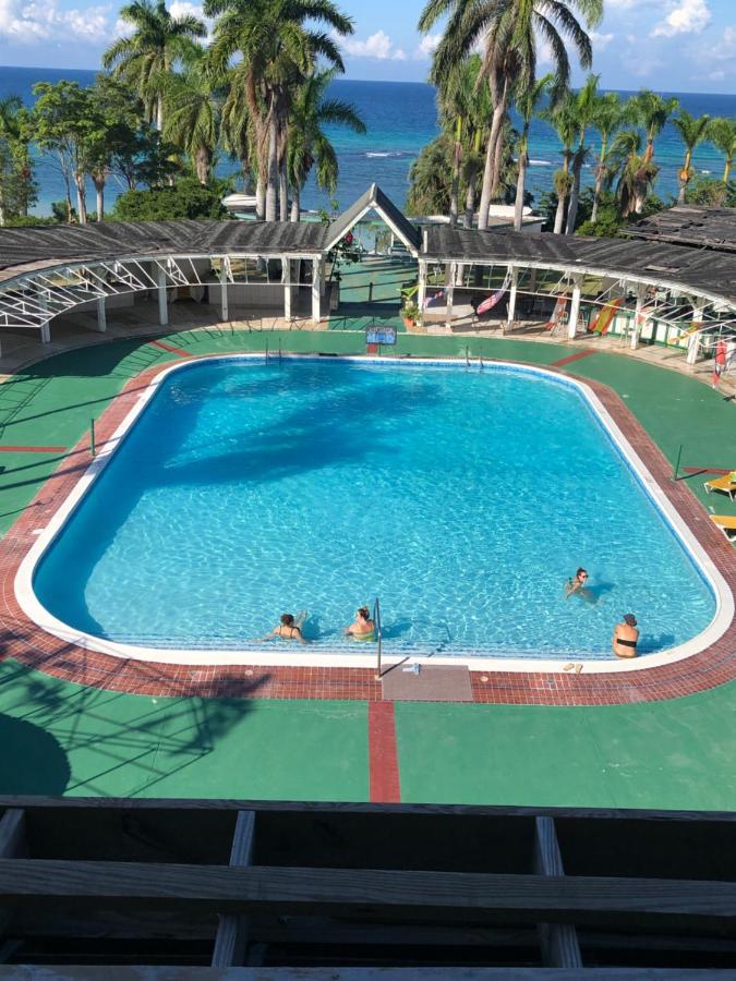 Marriott Seacastles E22, Montego Bay Aparthotel Exterior photo
